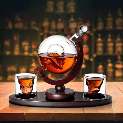 Imagem de Decanter Whisky Caveira Com Base e Dois Copos Skull