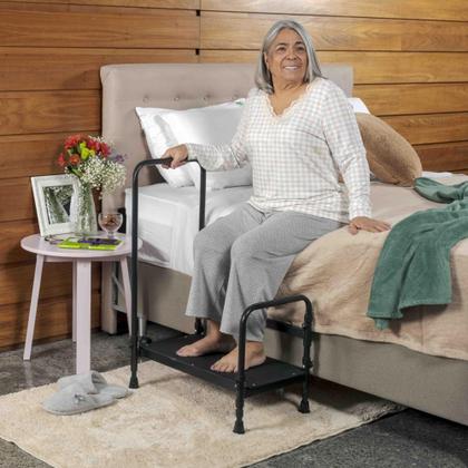 Imagem de Degrau Com Barra de Apoio Para Cama