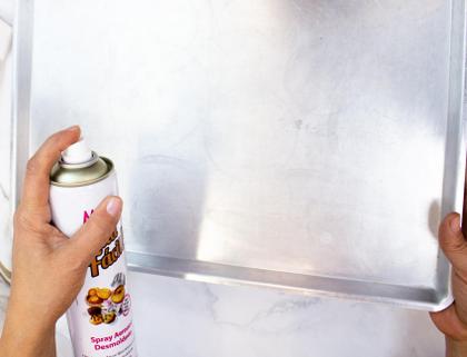 Desmoldante Spray Unta Forma Para Bolos 400ml Marca Mago Unitario Imagem de Desmoldante Spray Unta Forma Para Bolos 400ml Marca Mago Unitario