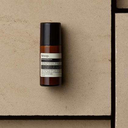 Desodorante Roll-On Aesop Woody Herbáceo Terroso Perfume 50mL