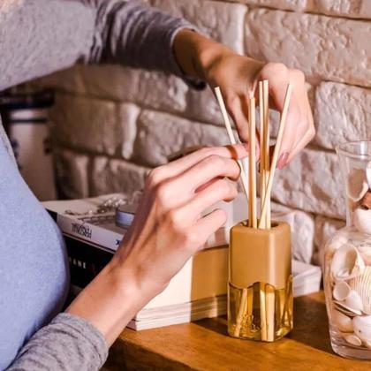 Imagem de Difusor De Ambiente Aromas Perfumador Perfume Casa Cheiro Cha Branco com Varetas 100ml Quarto Essencia Fragrancia