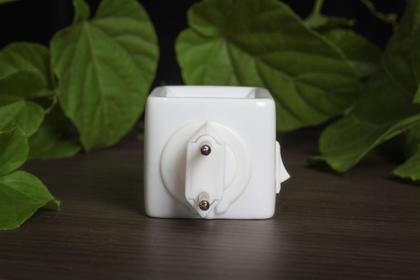 Imagem de Difusor Elétrico Aromatizador Bivolt Em Porcelana Para Essência Aromática Óleo Pastilha Wax Melts