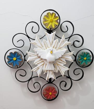 Imagem de Divino Espirito Santo em Madeira e Ferro 43 x 43 cm