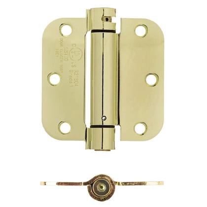 Imagem de Dobradiça de porta Amazon Basics com fechamento automático de 9 cm x 9 cm em latão polido