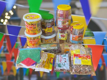 Imagem de Doces para festa caipira junina p/ 50 pessoas +Bandeirinhas