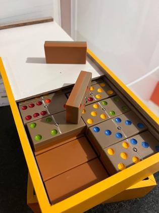 Imagem de Dominó Grosso de PVC Premium com Pino Não quebra Pintado com tinta automotiva