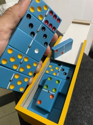 Imagem de Dominó Premium Artesanal PVC com Pino Não quebra Pintado com tinta automotiva + Caixa Personalizada