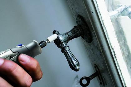 Imagem de Dremel Bosch Micro Retífica 3000-1/82 Velocidade Variável com Eixo Flexivel e 82 Acessórios 127V