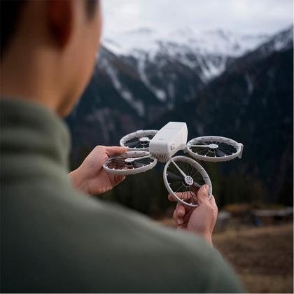 Imagem de Drone DJI Flip Fly More Combo com tela BR, 4K, 60 FPS,Sensor CMOS, Até 31 min de voo - DJI061