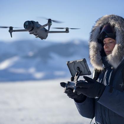 Imagem de Drone DJI Mavic 4 Pro 512GB Creator Combo (Com tela e saída HDMI) BR- DJI064