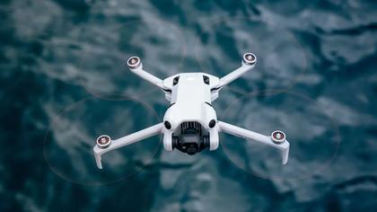 Imagem de Drone dji mini 4 pro fly more combo plus rc2 com 3 baterias 34min