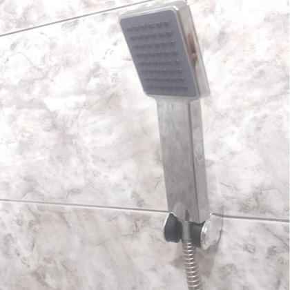 Imagem de Ducha redonda com duchinha quadrada