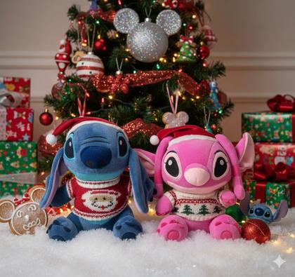 Imagem de Edição Especial Natal Conjunto Casal Alienígena Pelúcia Média Com Roupa Papai Noel E Árvore Decoração Natalina Stitch e Angel Disney