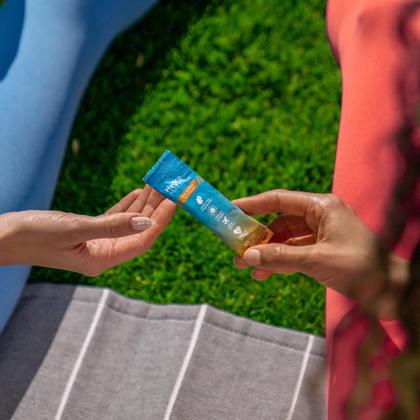 Imagem de Eletrólitos em pó HydroMate, 30 pacotes com vitamina C, laranja