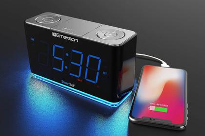 Imagem de Emerson Smartset Radio Alarm Clock, 1.4" Blue LED Digital Display, Porta de Carregamento USB, Controles de Dimmer de brilho, conectividade Bluetooth, definir alarme para rádio, música ou buzzer, relógio de cabeceira, preto