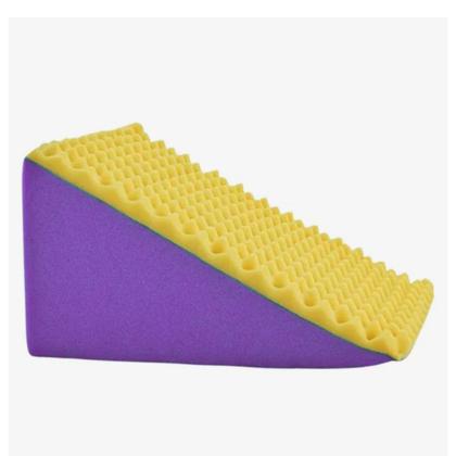 Imagem de Encosto Triangular Terapêutico Travesseiro Para Encostar - Multiuso - Roxo e Amarelo