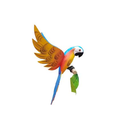 Imagem de Enfeite Arara com Asa Aberta no Tronco Pendurar Artesanato