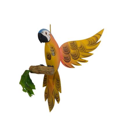 Imagem de Enfeite Arara com Asa Aberta no Tronco Pendurar Artesanato