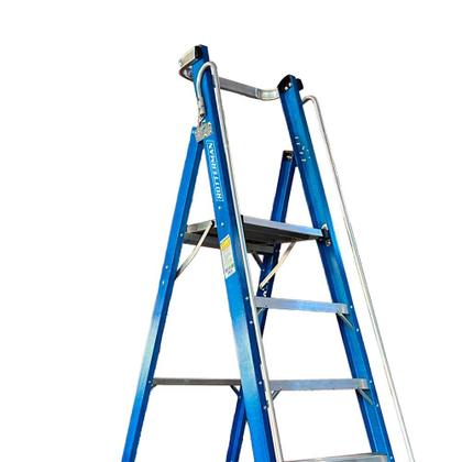 Imagem de Escada plataforma fibra de vidro 6 degraus 2,1 m com rodas e corrimão - PAF210
