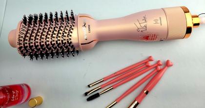 Imagem de Escova Secadora Alisadora Britânia Ions Tourmaline 4 Em 1 1300w Tube Rose Bivolt Prancha Gama Italy Digital Progressiva 450ºf