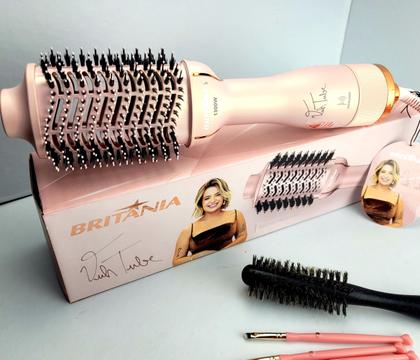 Imagem de Escova Secadora Alisadora Britânia Ions Tourmaline 4 Em 1 1300w Tube Rose Bivolt Prancha Gama Italy Digital Progressiva 450ºf