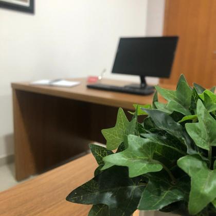 Imagem de Escrivaninha Mesa Escritório em L Chefia com 2 Portas 3 Gavetas em Tamburato Y37