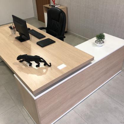 Imagem de Escrivaninha Mesa Escritório em L com Caixa de Tomada Tamburato Estação Diretoria