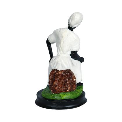 Imagem de Escultura de Preta Velha em Resina - 12 cm  Energia e Sabedoria