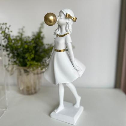 Imagem de Escultura em Resina Branca Menina Com Detalhes Dourado