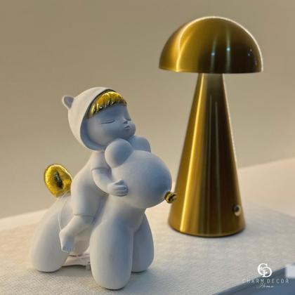 Imagem de Escultura em Resina Branca Menina Com Urso