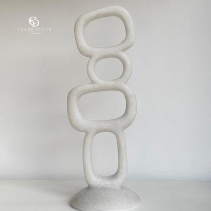 Imagem de Escultura em Resina Off White 34x13x12cm