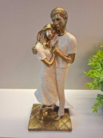 Imagem de Escultura Estatueta Estátua Família Casal Namorados Resina Estante Sala Quarto Escritório Mesa Rack