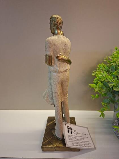 Imagem de Escultura Estatueta Estátua Família Casal Namorados Resina Estante Sala Quarto Escritório Mesa Rack