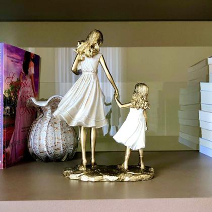 Imagem de Escultura Familia Mãe Com Filha e Filho Em Resina