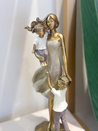Imagem de Escultura Família Mulher Com Dois Filhos - Mabruk