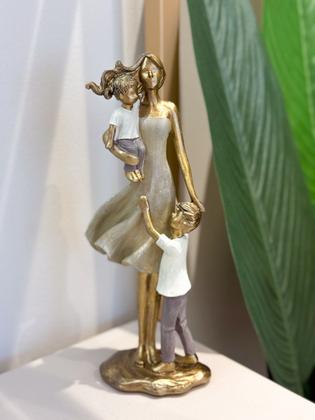 Imagem de Escultura Família Mulher Com Dois Filhos - Mabruk