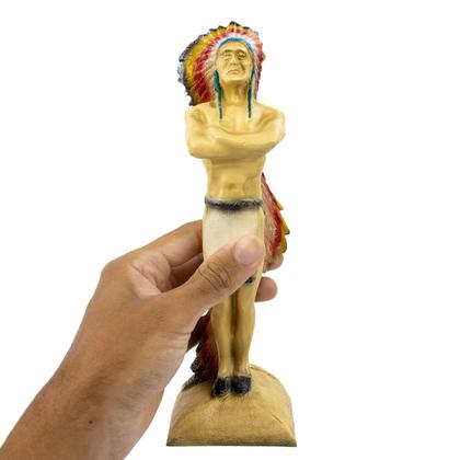 Imagem de Escultura Índio Xamã Guardião Com Cocar 24 cm em Resina
