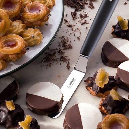 Imagem de Espátula de pastelaria triangular Confiserie Cranked 9cm em aço inoxidável