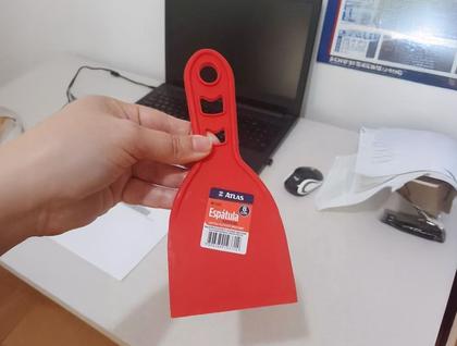 Imagem de Espátula Plástica 8cm Para Raspagem De Tinta Aplicação De Gesso Massa Corrida Rejunte Papel De Parede