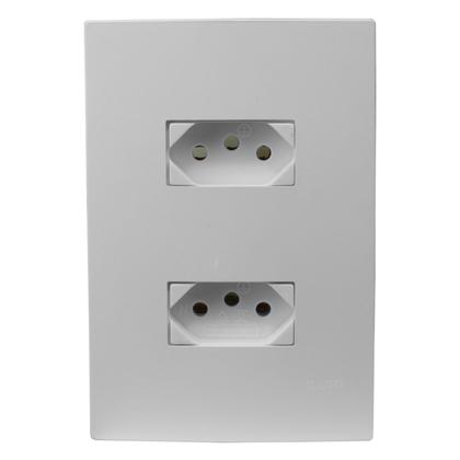 Imagem de Espelho 4x2 Com Tomada Dupla 10A Monobloco Bivolt I9 Ilumi