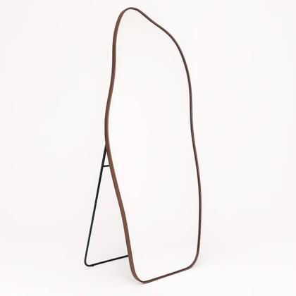 Imagem de Espelho Grande Corpo Inteiro com Moldura Metal Orgânico 170x70cm com Suporte de Chão