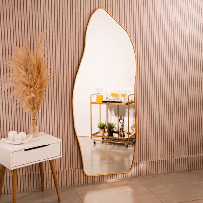 Imagem de Espelho Grande Corpo Inteiro com Moldura Metal Orgânico 170x70cm com Suporte de Chão