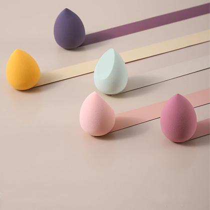 Imagem de Esponja de maquiagem DUAIU, pacote com 4 Beauty Blender com suporte de esponja