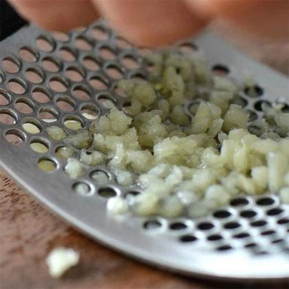 Imagem de Espremedor de Alho Inox Amassador Triturador Manual para Cozinha
