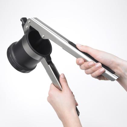 Imagem de Espremedor de batatas OXO Good Grips 3 em 1 ajustável preto/prata