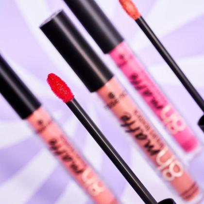 Imagem de Essence 8h Matte 07 Classic Red Batom Líquido Matte 2,5ml