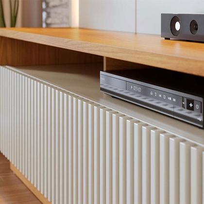Imagem de Estante Home Theater Jordão Off White Freijó - Colibri