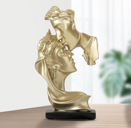 Imagem de Estatua Casal Beijando Decoração Para Casa Enfeite Em Resina