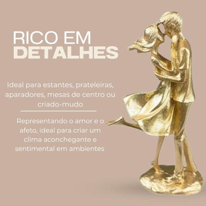 Imagem de Estatua Estatueta Casal Namorados Abraçados em Resina Casa Escritório Enfeite de Sala Decoração