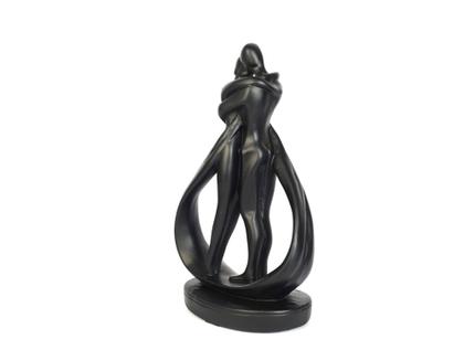 Imagem de Estatueta Decoração Casal  Premium  Casal se Beijando Abraçado